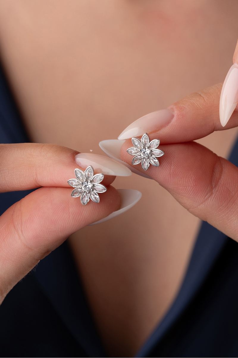 925 Ayar Gümüş Beyaz Taşlı Lotus Küpe