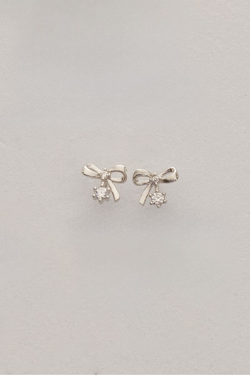 925 Ayar Gümüş Tektaşlı Fiyonklu Silver Küpe