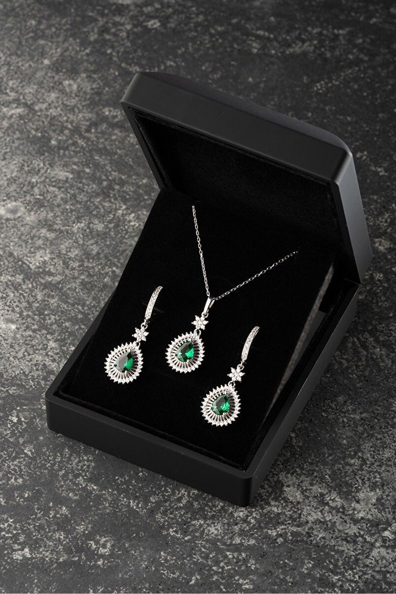 925 Ayar Gümüş Zümrüt Model Işıklı Kutuda Set