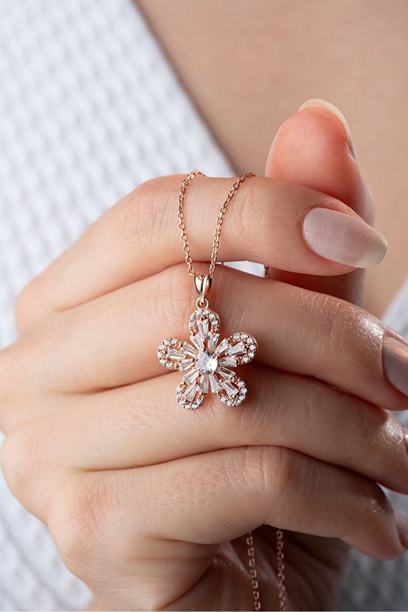 925 Ayar Gümüş Rose Baget Taşlı Çiçek Kolye