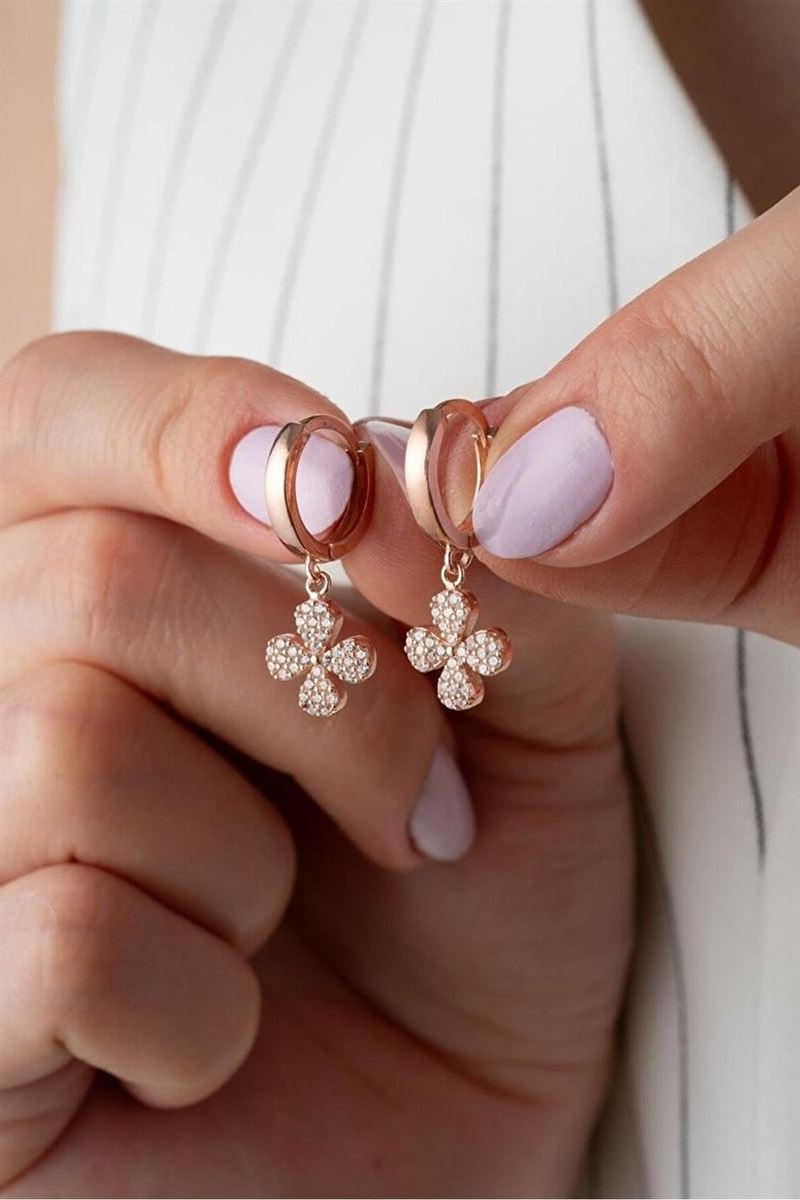 925 Ayar Gümüş Rose Sallantılı Yonca Küpe