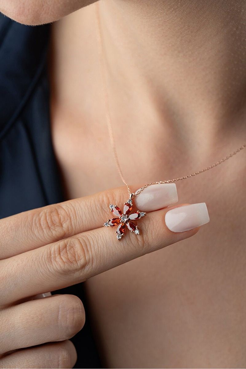925 Ayar Gümüş Garnet Taşlı Lotus Kolye