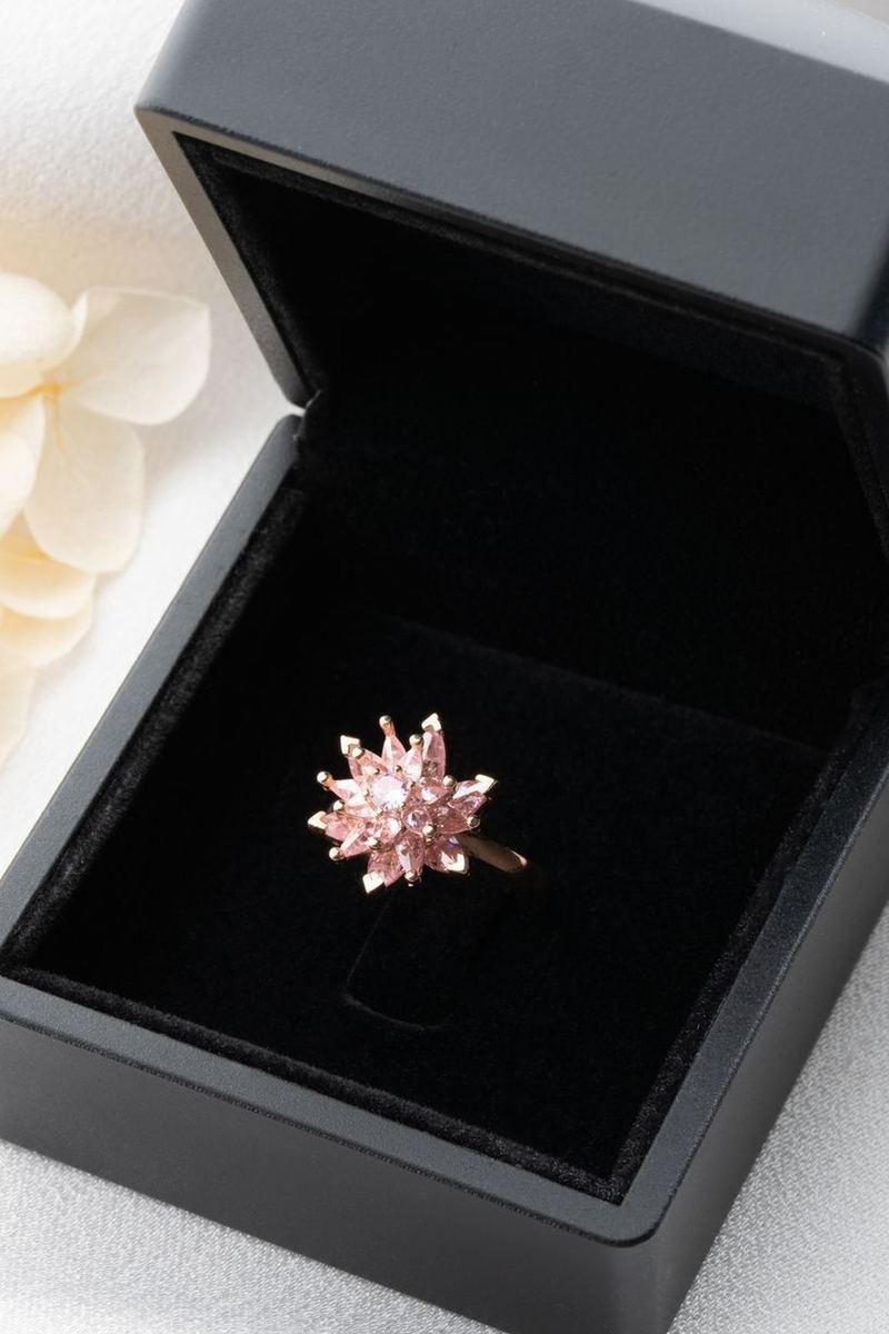 925 Ayar Gümüş Işıklı Kutuda Ayarlanabilir Pembe Taşlı Lotus Yüzük görsel 2