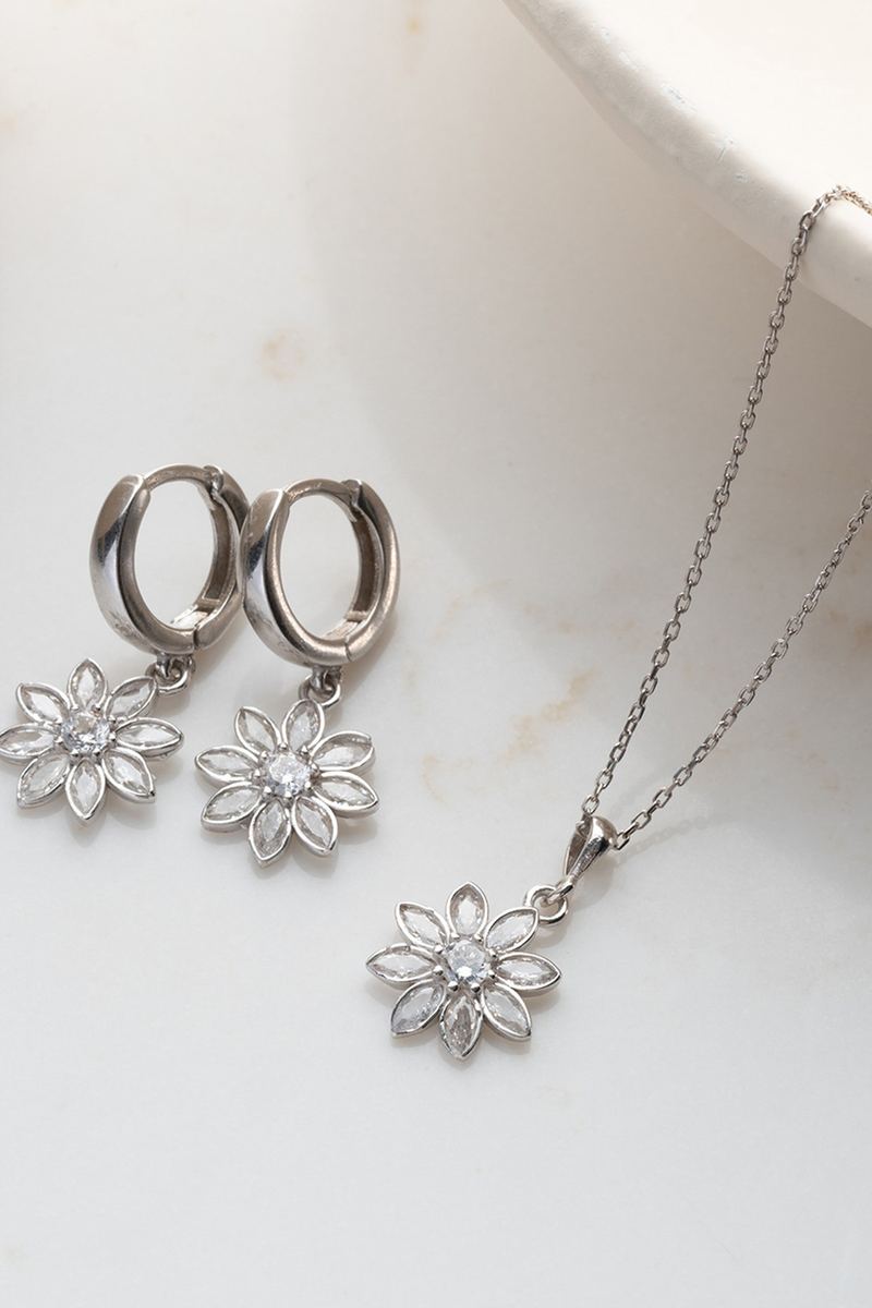 925 Ayar Gümüş Beyaz Taşlı Lotus Takı Kolye Küpe Seti görsel 2
