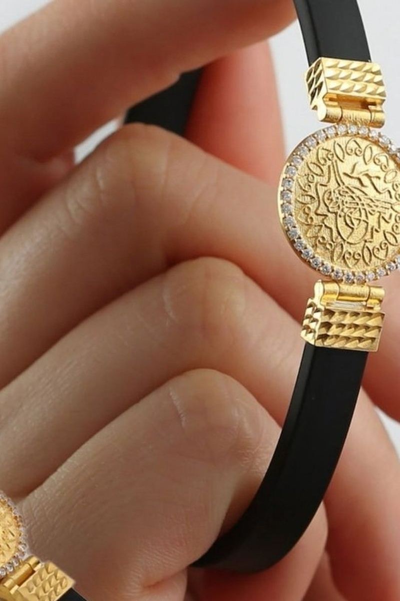 925 Ayar Gümüş Gold Tuğralı Kaucuk Bileklik görsel 2