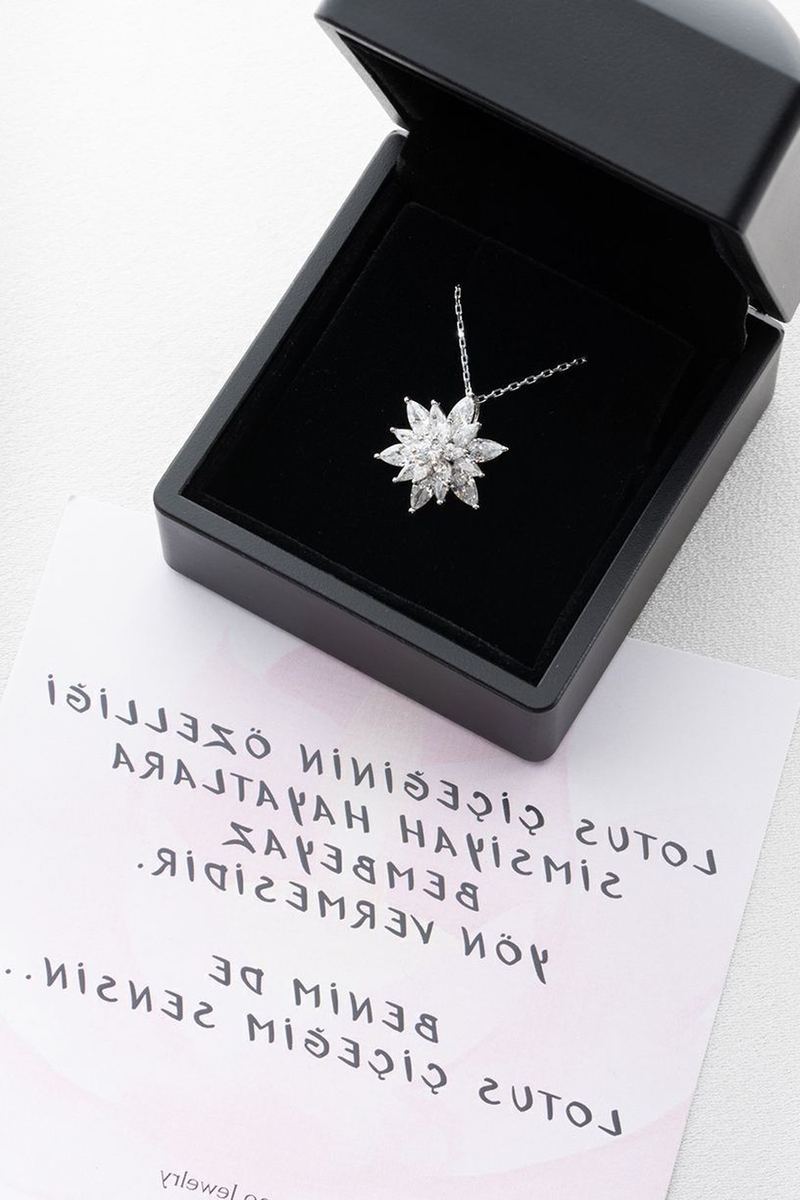 925 Ayar Gümüş Işıklı Kutuda Buzlu Lotus Çiçeği Kolye görsel 2